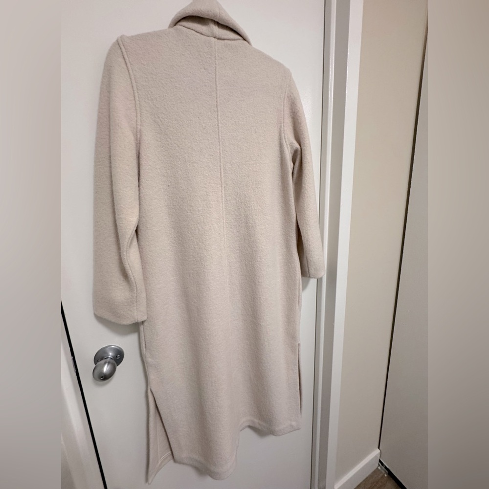 Aritzia wool coat
Size M - Picture 2 of 3